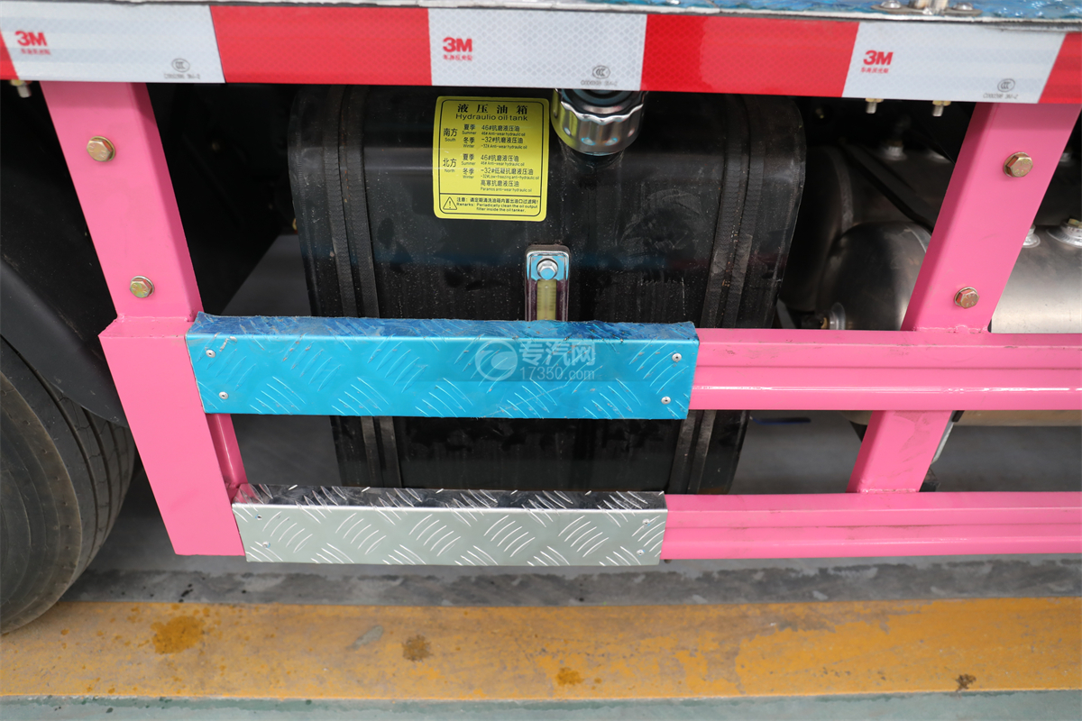 大运奥普力国六28米伸缩臂式高空作业车（粉色）液压油箱