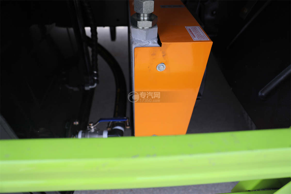大运奥普力蓝牌30米高空作业车(绿色)液压油散热器