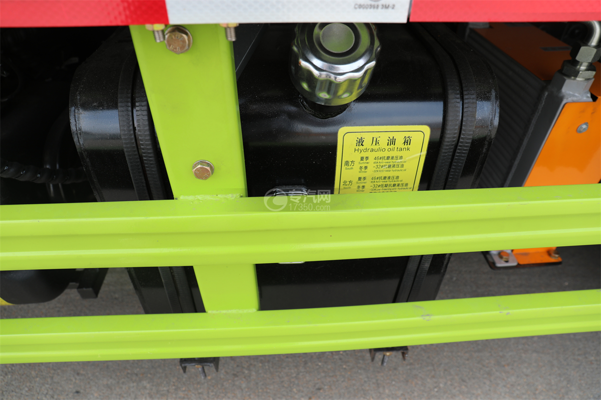 大运奥普力蓝牌30米高空作业车(绿色)液压油箱