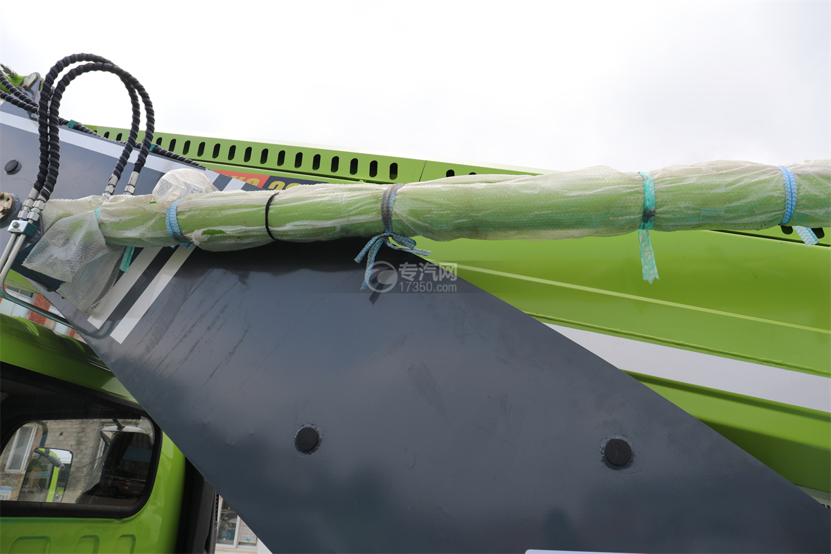 大运奥普力蓝牌30米高空作业车(绿色)油缸