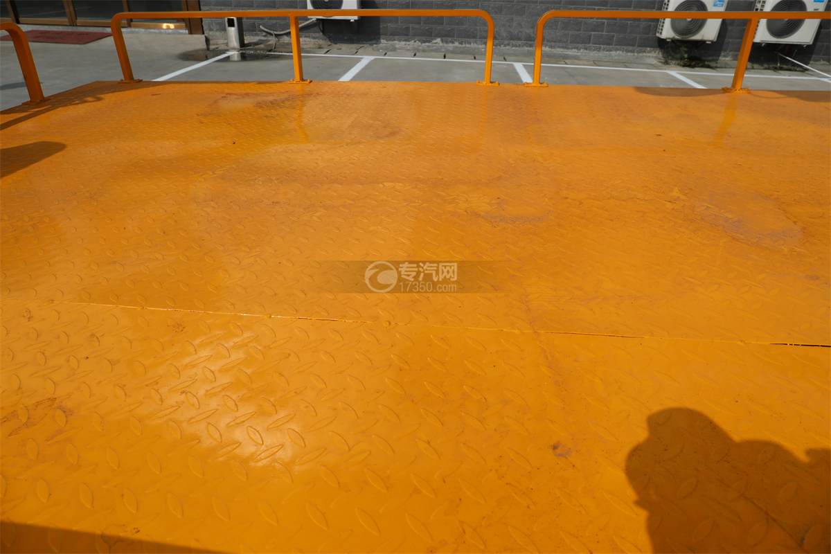 大运奥普力国六19米随车起重高空作业车花纹平板