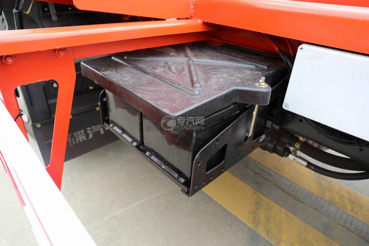 奥驰X2车厢可卸式垃圾车蓄电池