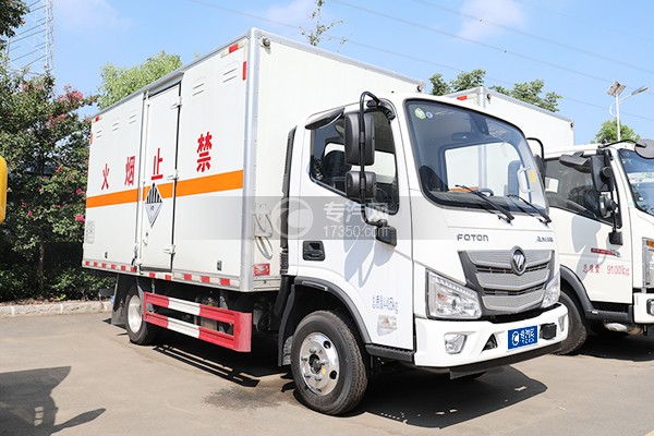 福田欧马可S1国六4.15米杂项危险物品厢式运输车右前图