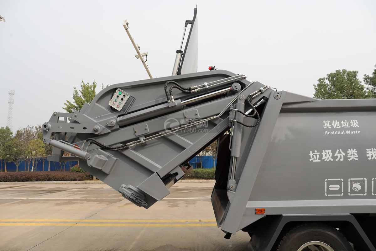 奥驰X2国六压缩式垃圾车上装填装器