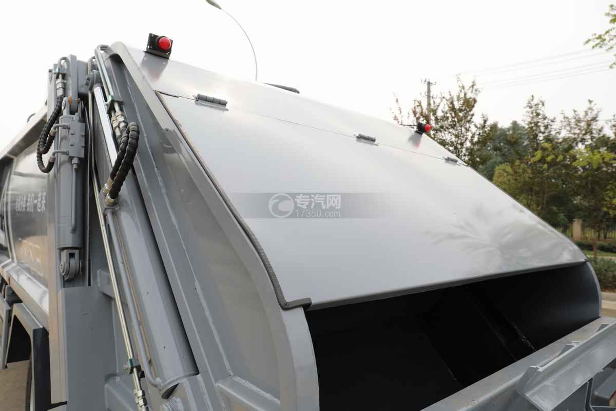 奥驰X2国六压缩式垃圾车防尘罩