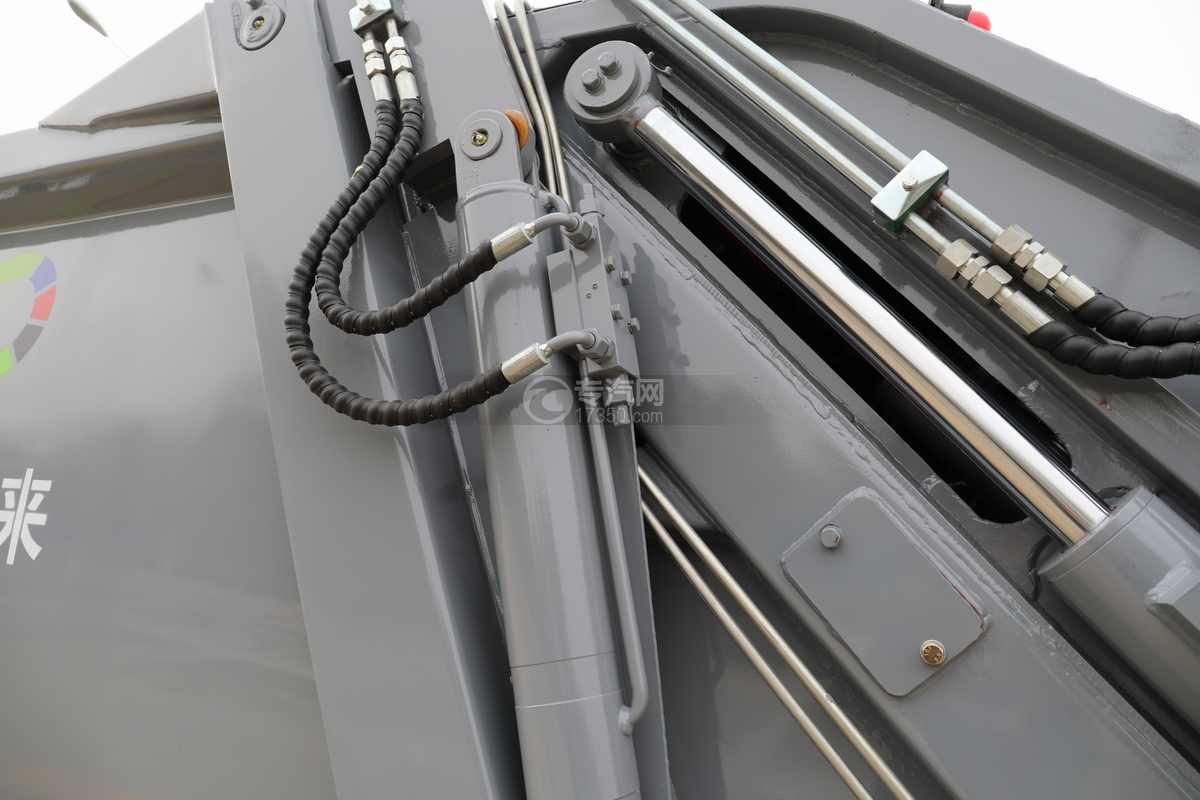 奥驰X2国六压缩式垃圾车油缸