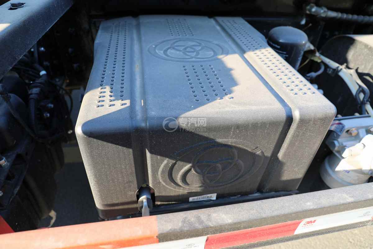 三环昊龙国六车厢可卸式垃圾车蓄电池