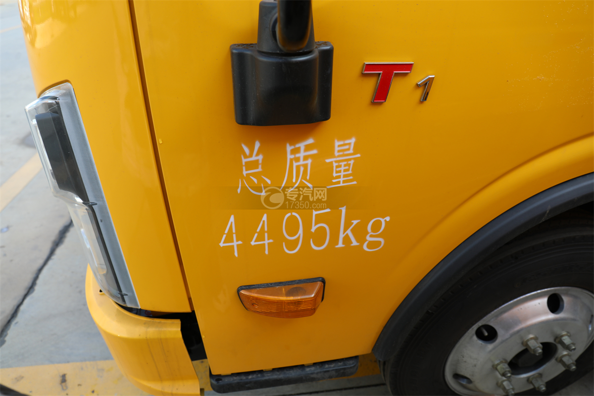 徐工汉驰T1国21米高空作业车门标识