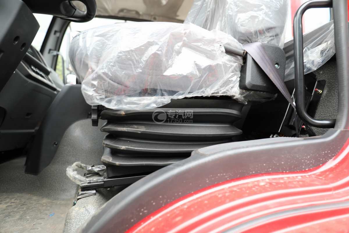 陕汽轩德X9提升桥国六平板运输车气囊座椅