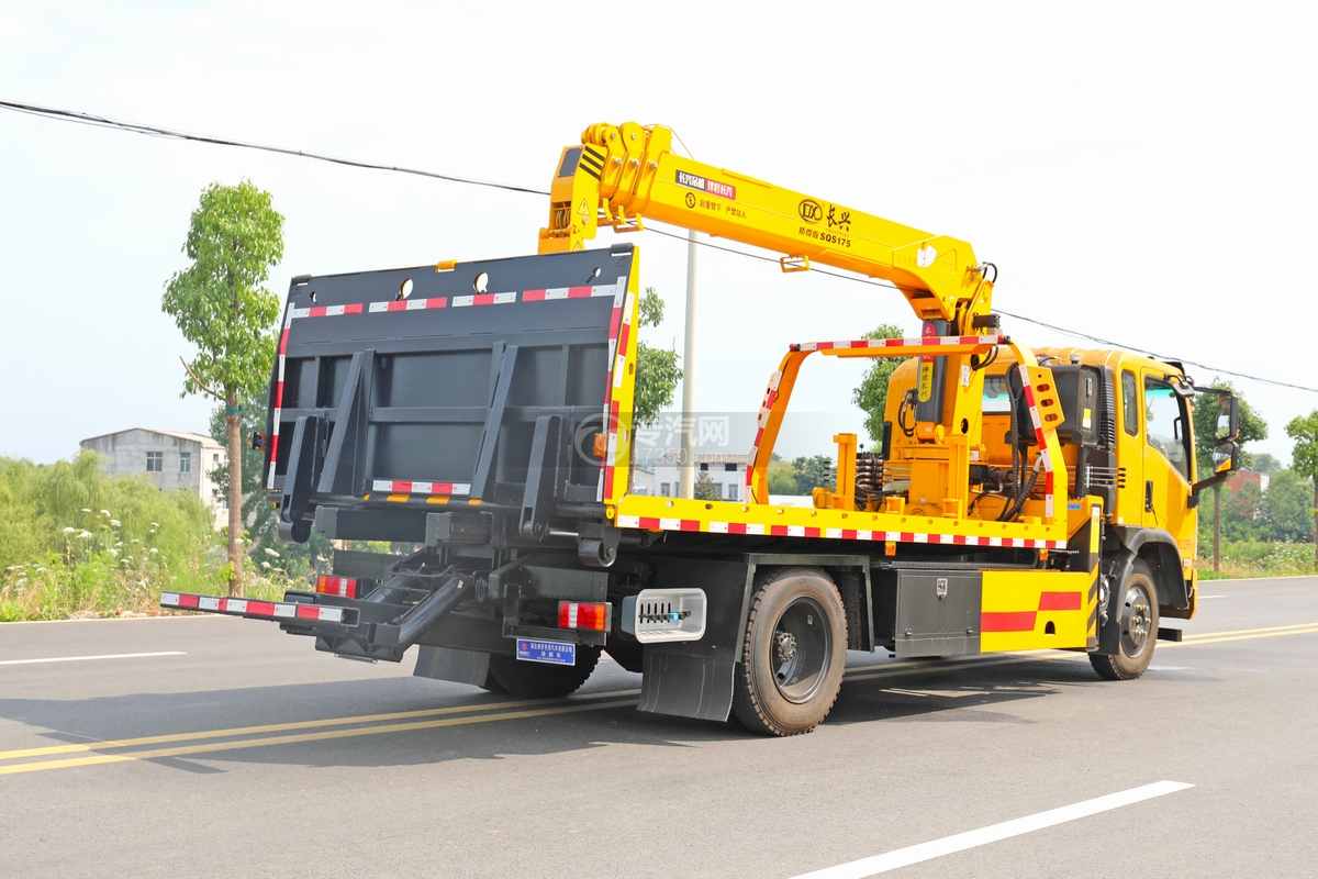 三環(huán)十通創(chuàng)客一拖二帶吊清障車側后方圖