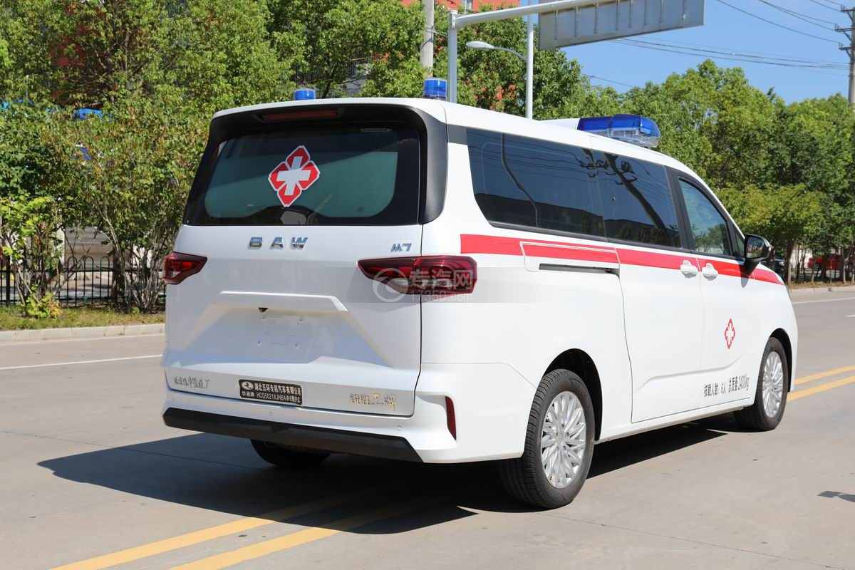 北汽王牌M7救護(hù)車側(cè)后方圖