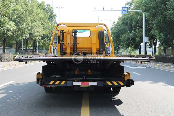 江淮傲運(yùn)雙燃料清障車正后方圖