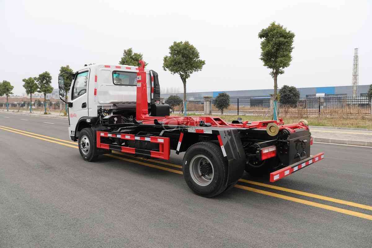 飛碟奧馳V3車廂可卸式垃圾車側(cè)后方圖