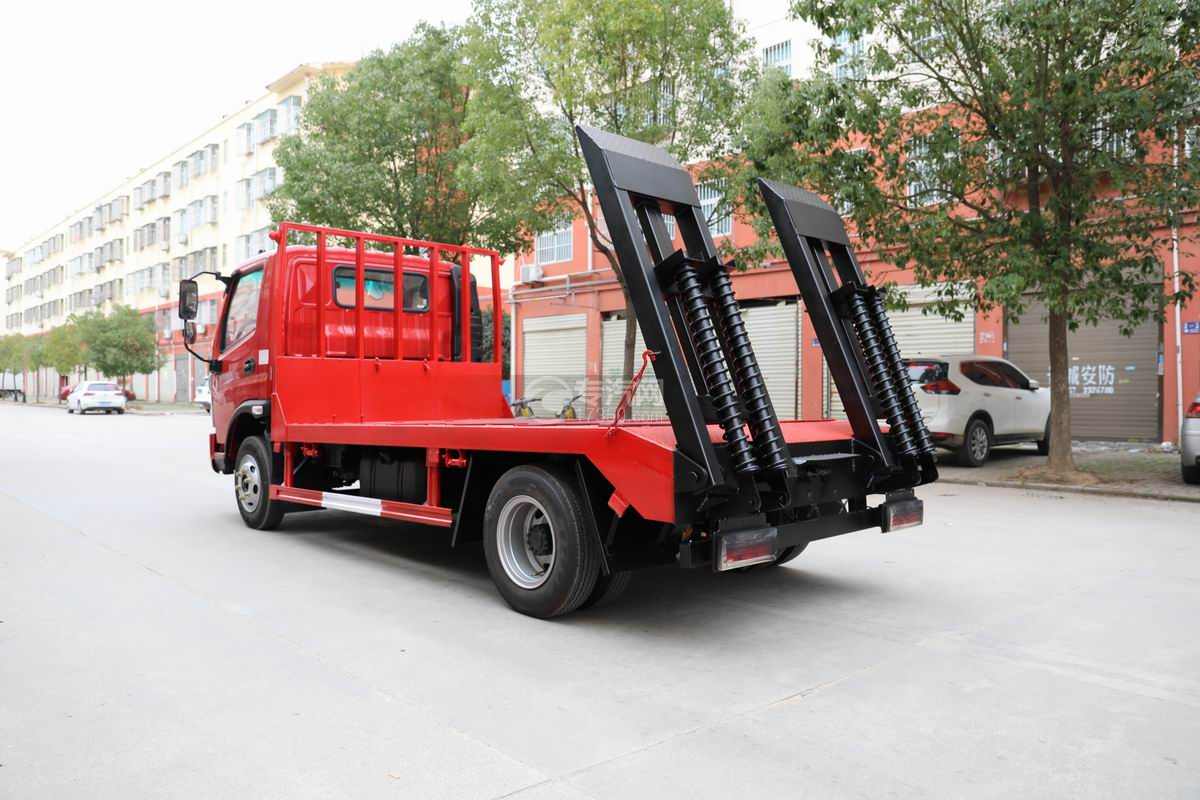 飛碟奧馳V3藍(lán)牌重載平板運(yùn)輸車側(cè)后方圖