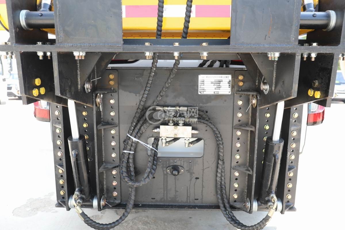 重汽皮卡国六防撞缓冲车‌细节图