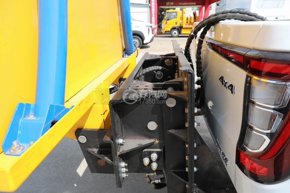 重汽皮卡国六防撞缓冲车‌翻转连接机构