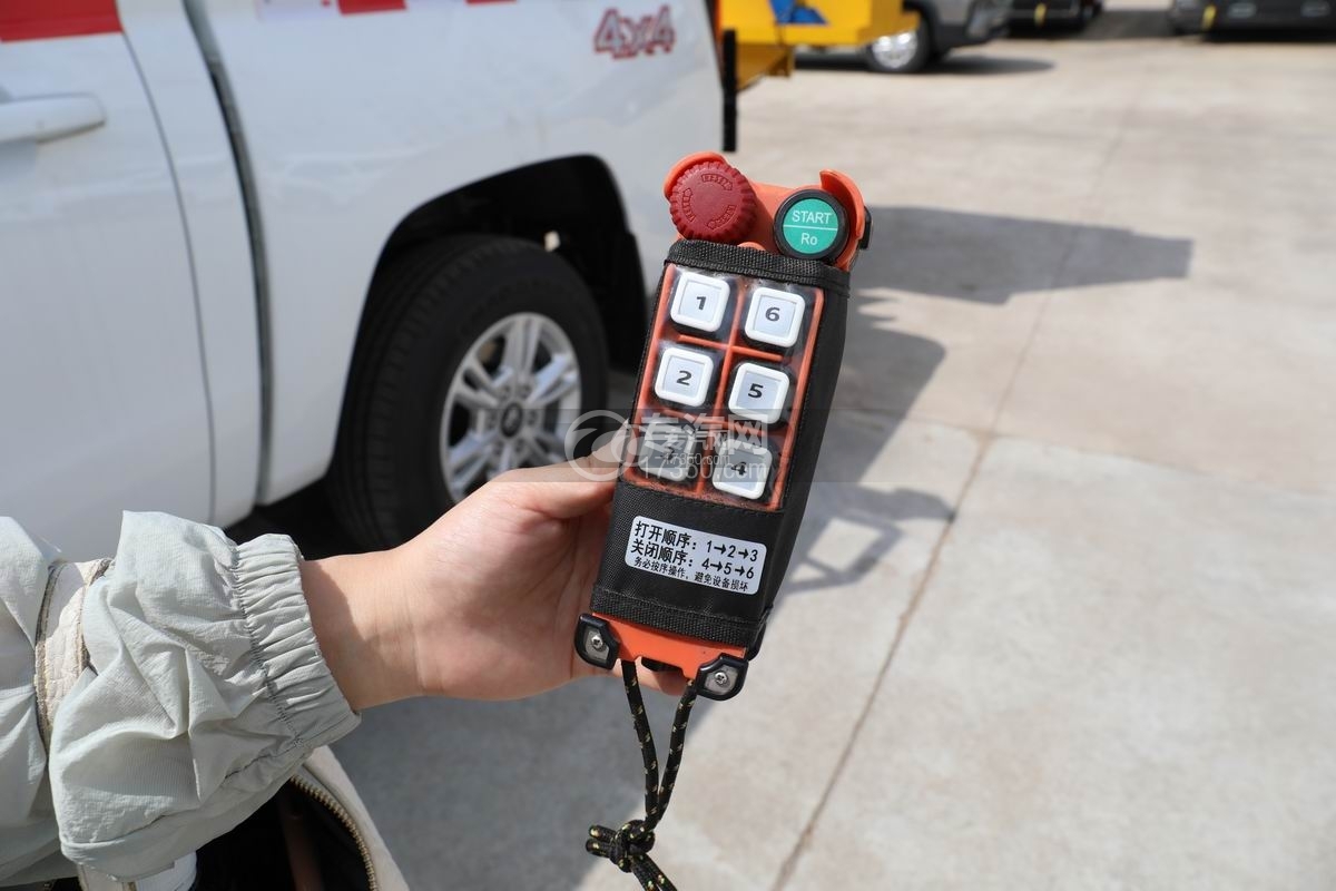 重汽皮卡国六防撞缓冲车‌防撞垫翻转遥控器
