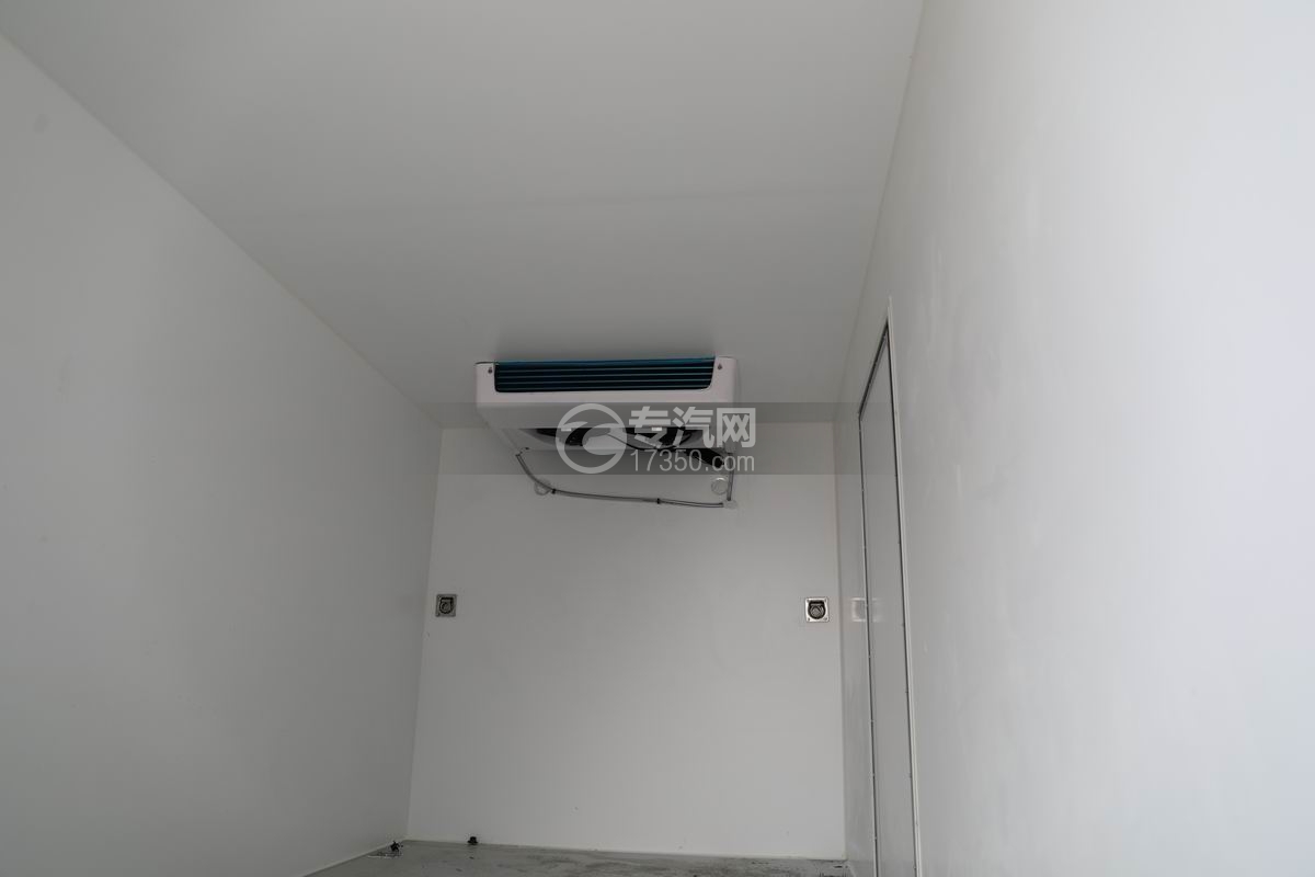 飞碟缔途MX双燃料冷藏车上装箱体