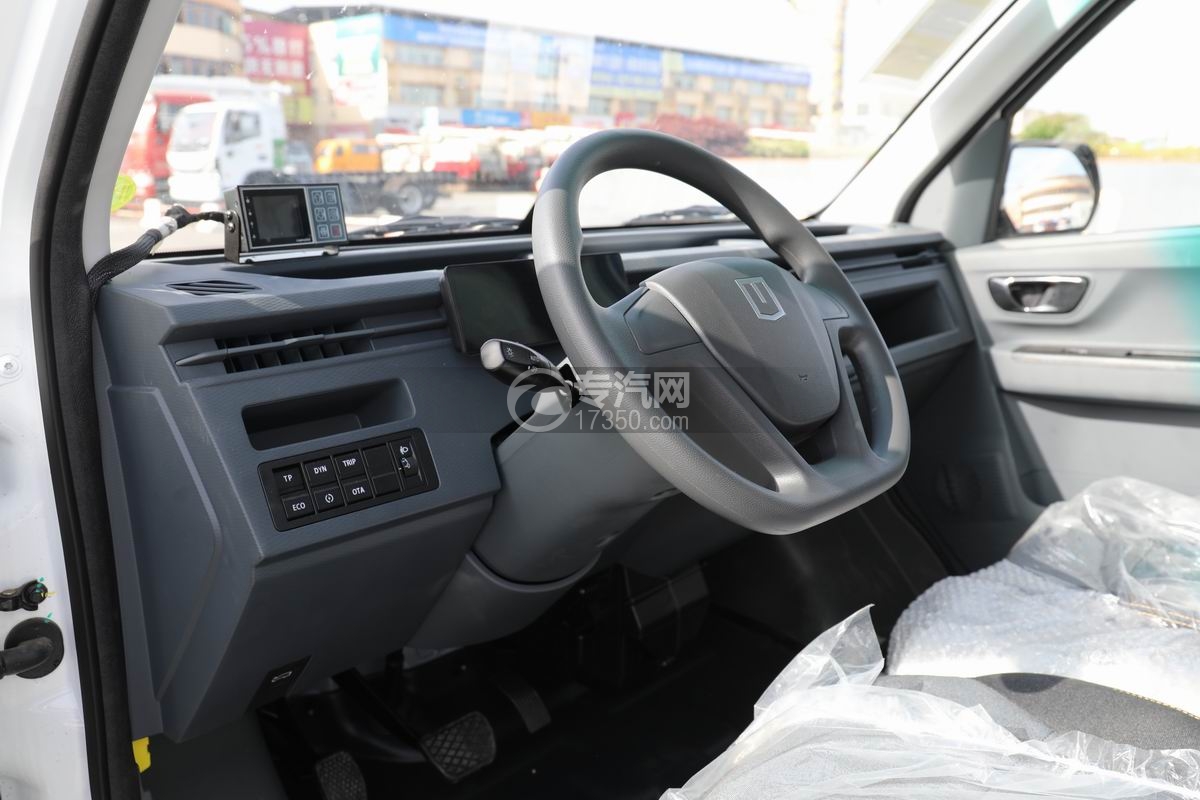 吉利F1E纯电动冷藏车驾驶室