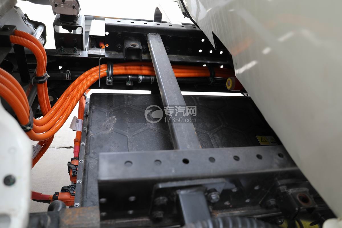 吉利V5E純電動自卸式垃圾車封閉式電池