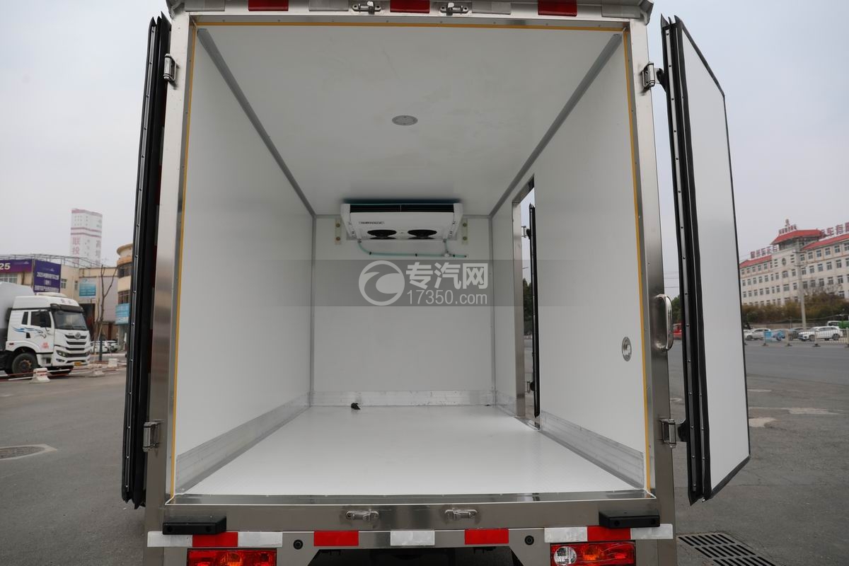 吉利远程F1E冷藏车上装箱体