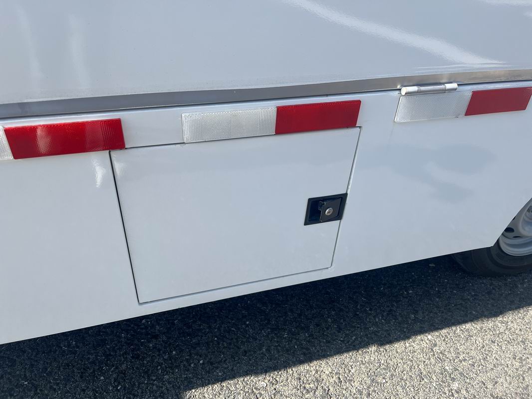 吉利純電動售貨車工具箱