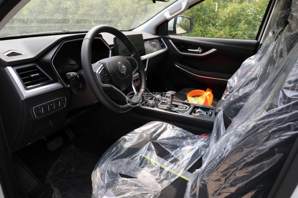 重汽博勝皮卡清障車駕駛室內部圖