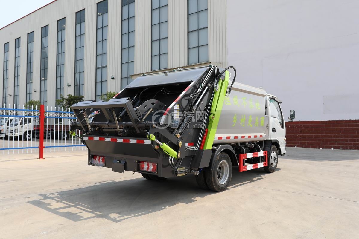 江淮康鈴H1藍(lán)牌壓縮垃圾車側(cè)后方圖