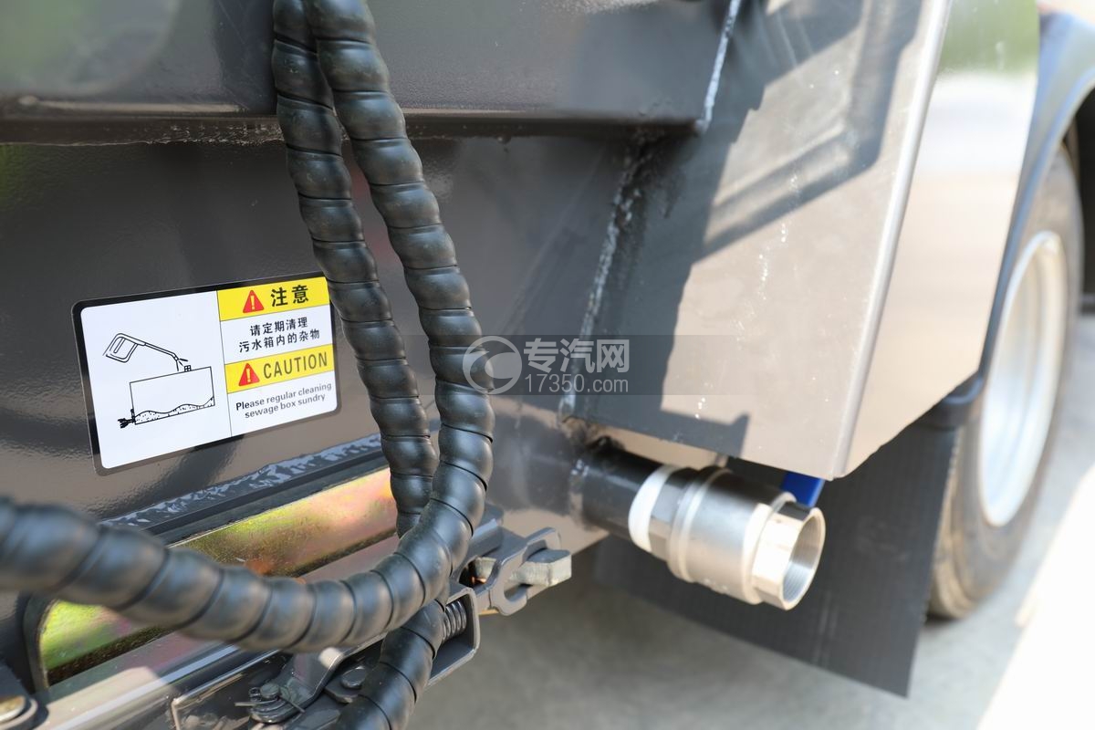 江淮康鈴H1藍(lán)牌壓縮垃圾車排污口