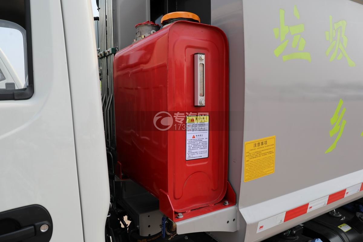 江淮康鈴H1藍(lán)牌壓縮垃圾車上裝液壓油箱