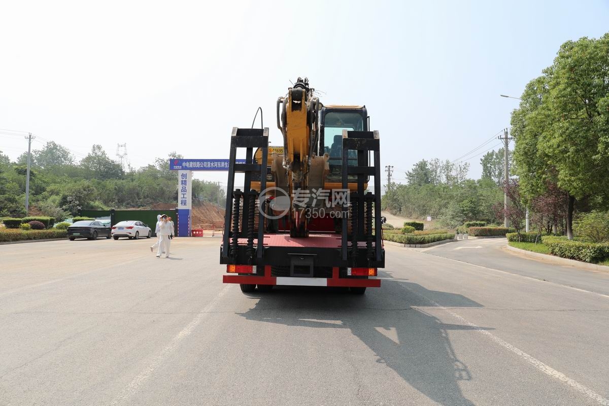 陜汽軒德X9提升橋平板車(25噸)正后方圖