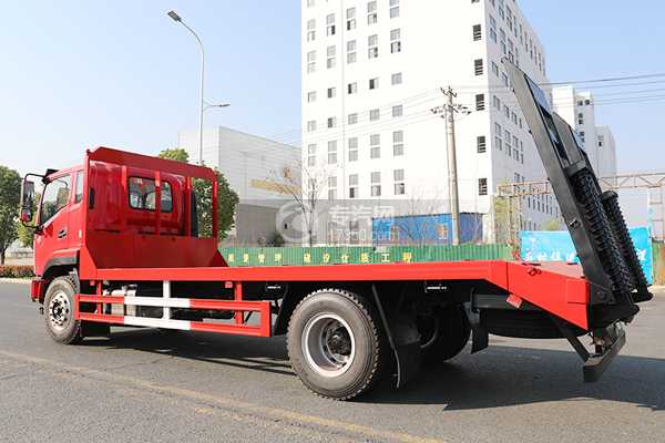 陜汽德龍G500平板運輸車側(cè)后方圖