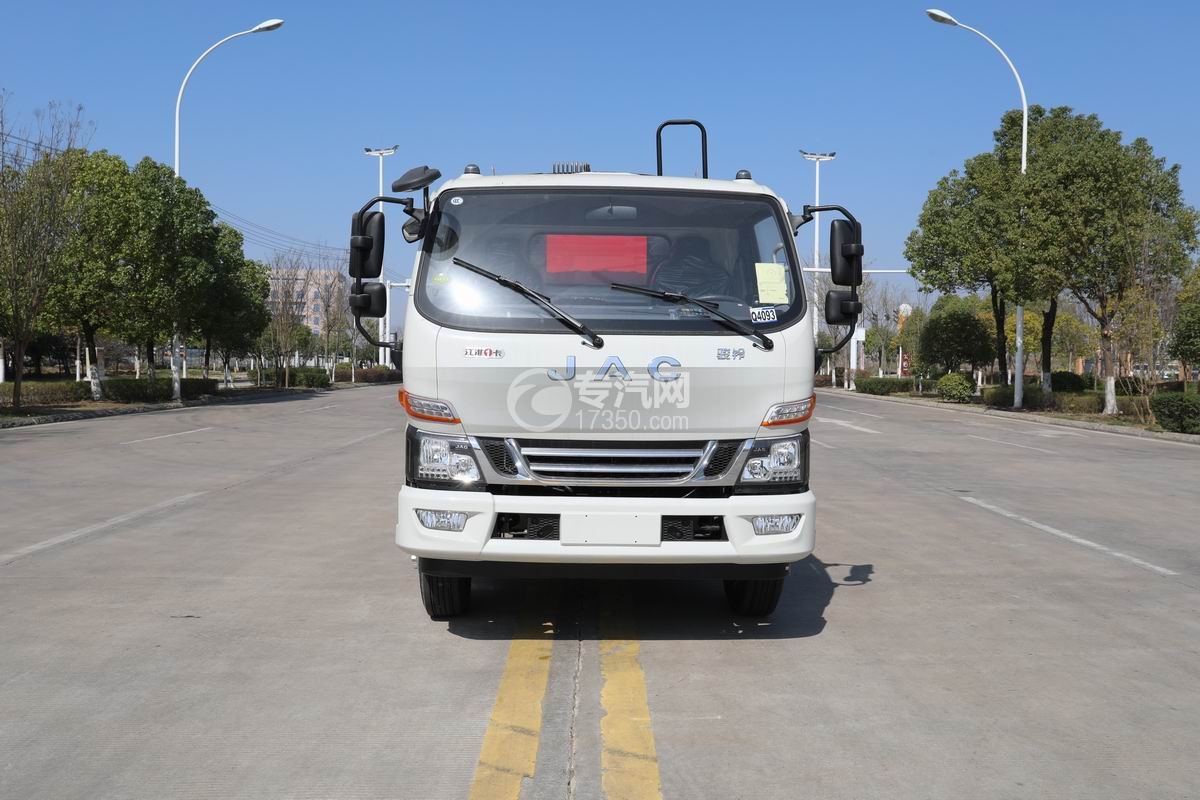 江淮駿鈴V7壓縮式垃圾車正前方圖