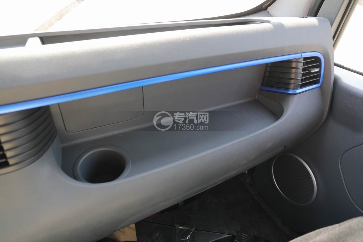 江淮駿鈴V7壓縮式垃圾車置物箱