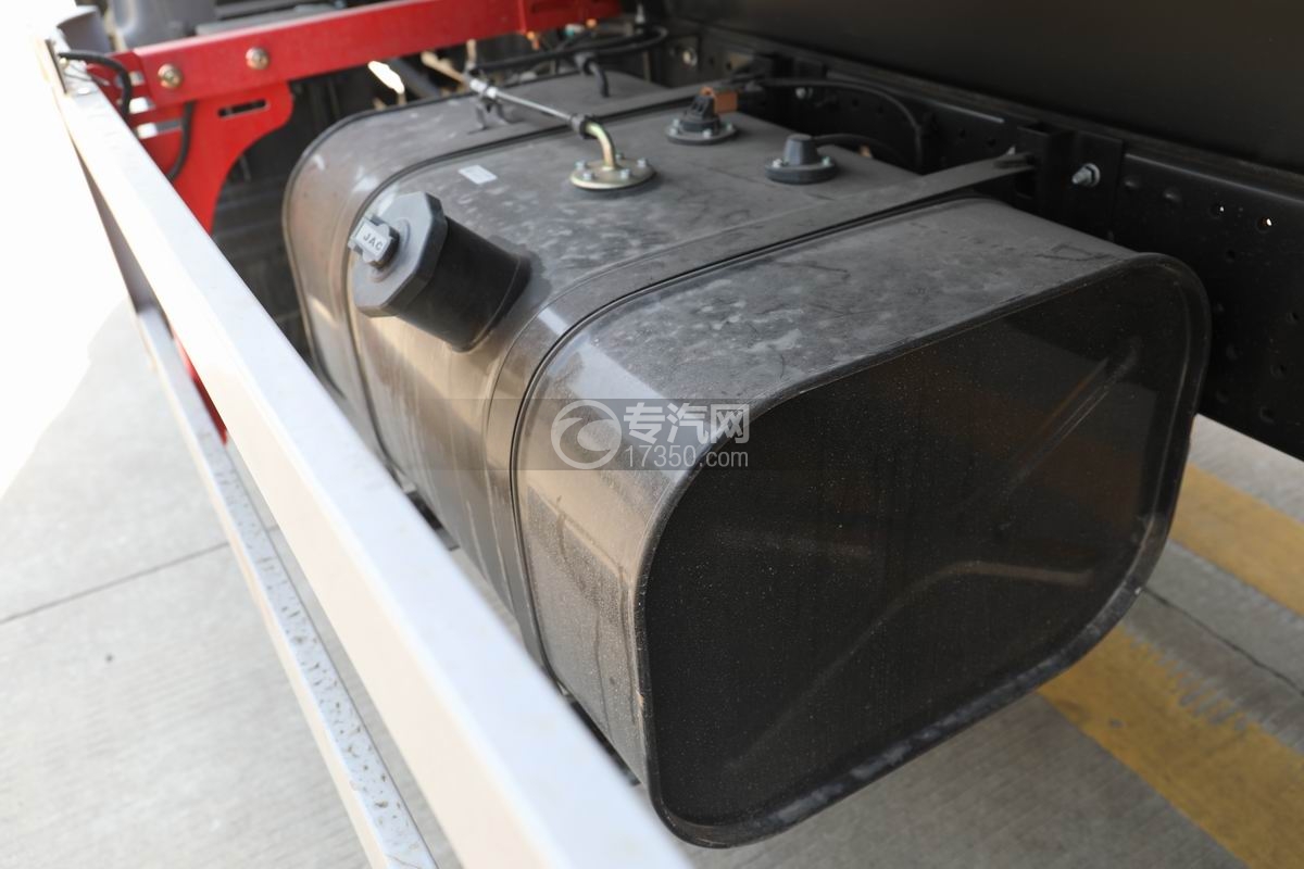 江淮駿鈴V7壓縮式垃圾車油箱