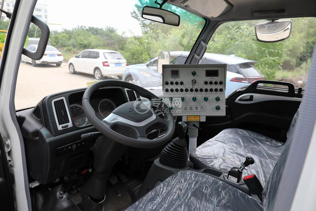 江淮康鈴智能瀝青灑布車駕駛室