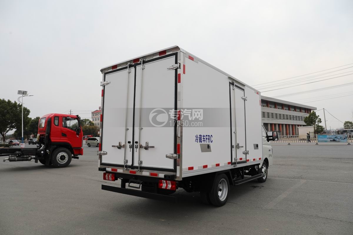 江淮凱達EX6冷藏車側后方圖