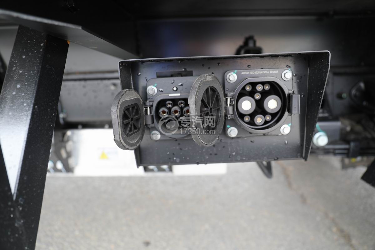 江淮凱達EX6冷藏車充電接口