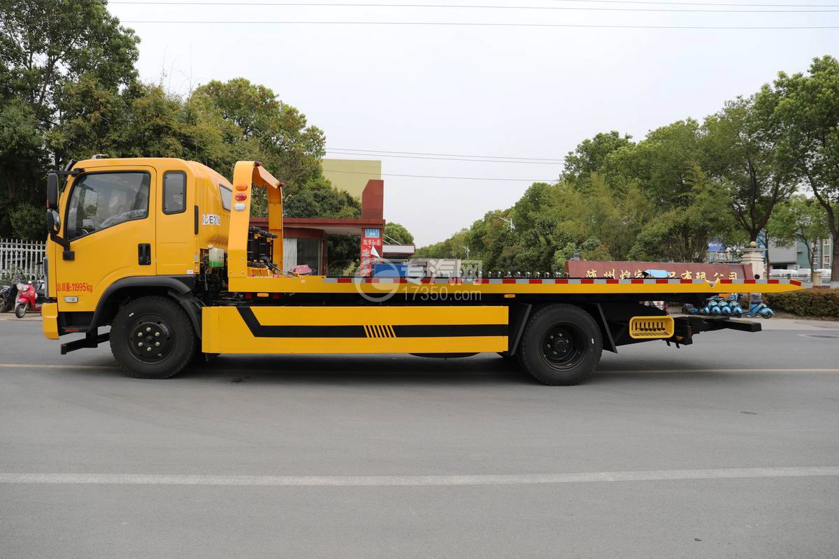 三環(huán)創(chuàng)客一拖二清障車 側(cè)面圖