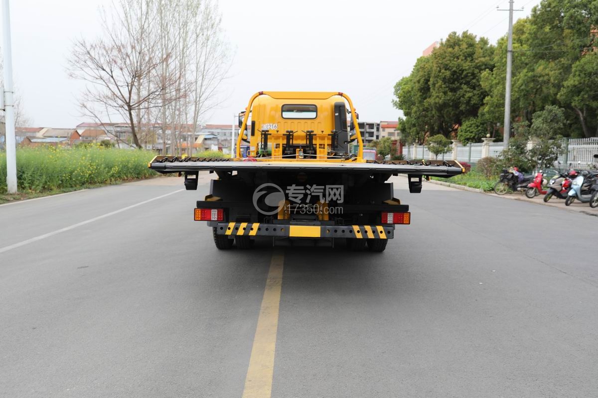 三環(huán)創(chuàng)客一拖二清障車 正后方圖