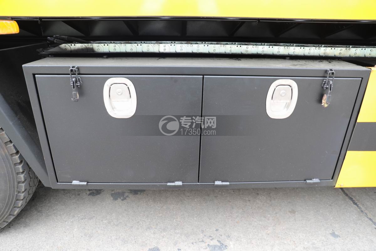 三環(huán)創(chuàng)客一拖二清障車 工具箱