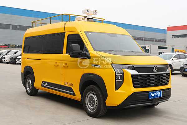 中國重汽先鋒官V指揮救險車右前45度圖