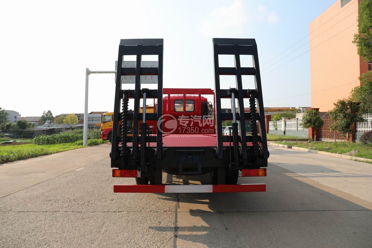 陜汽德龍G500平板運輸車后方圖