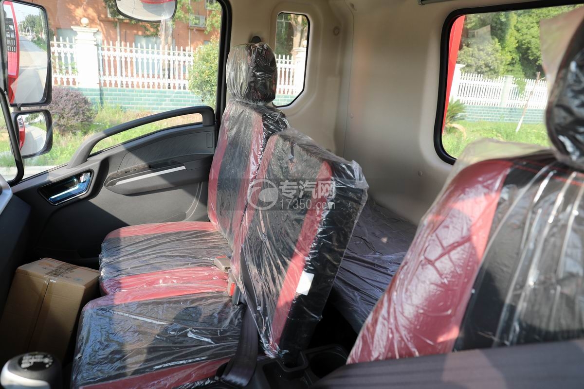陜汽德龍G500平板運輸車雙排駕駛室座椅