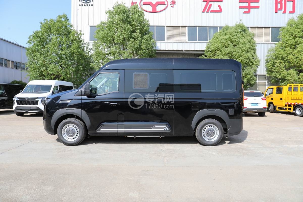 重汽先鋒官V宿營車側(cè)面圖