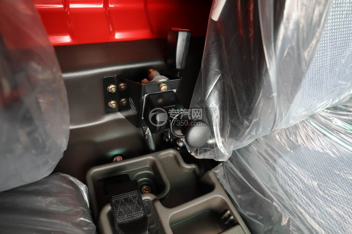 飛碟奧馳V3自卸運輸車斷氣剎