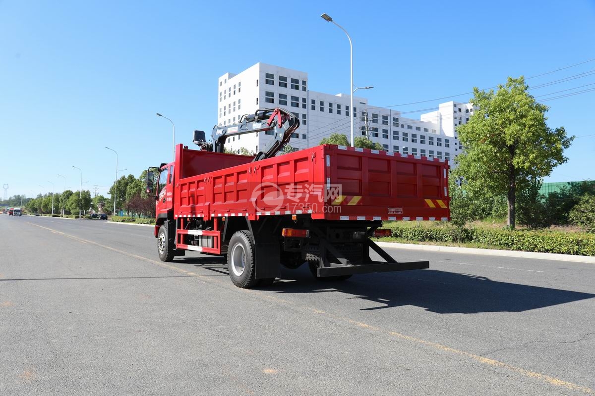 陜汽德龍G500抓斗式垃圾車側(cè)后方圖