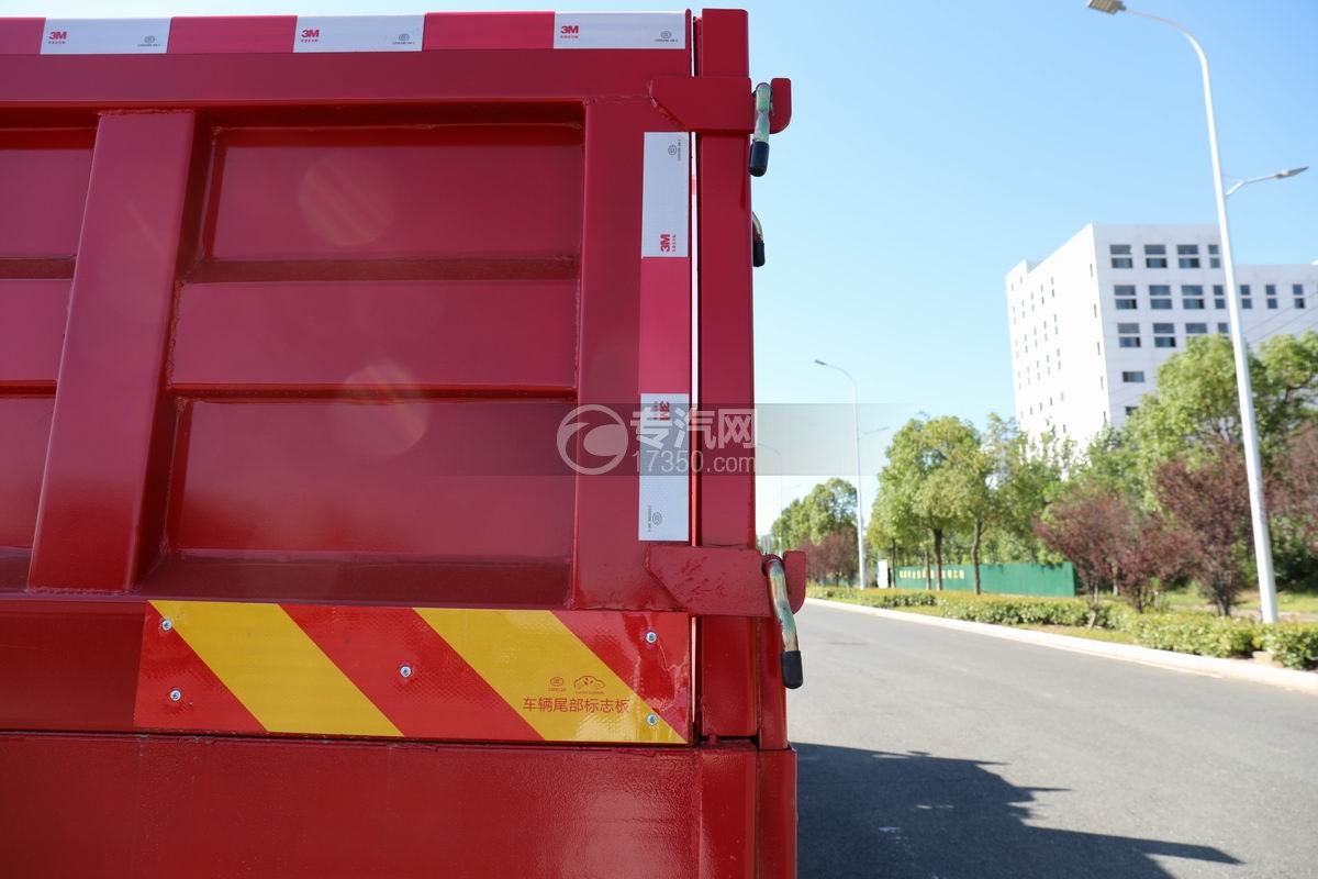 陜汽德龍G500抓斗式垃圾車鎖緊裝置