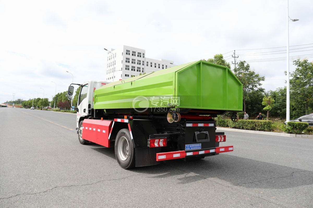 陜汽智云純電動勾臂垃圾車側后方圖