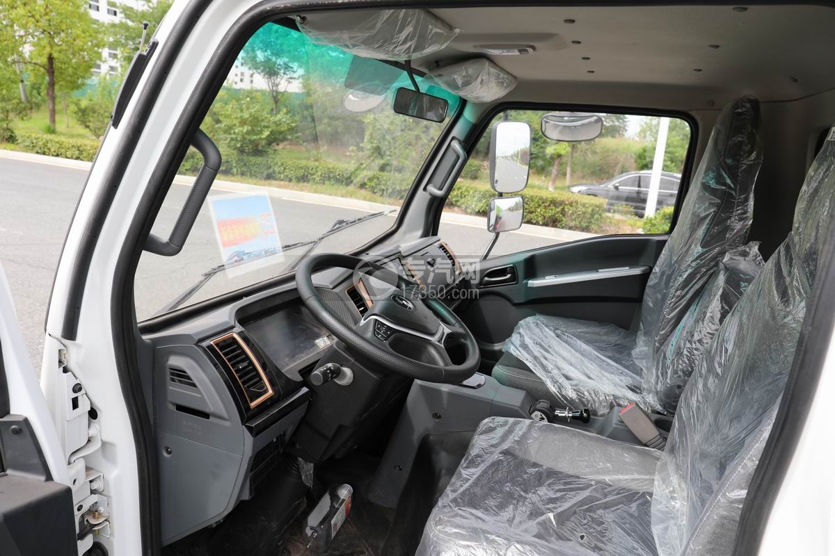 陜汽智云純電動勾臂垃圾車駕駛室細節圖